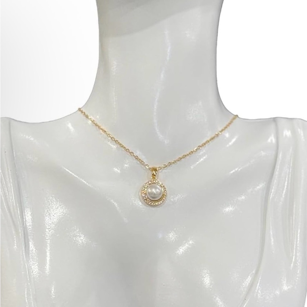 Welwatch Elegant Gold and Pearl Pendant Necklace - Picture 3 of 4